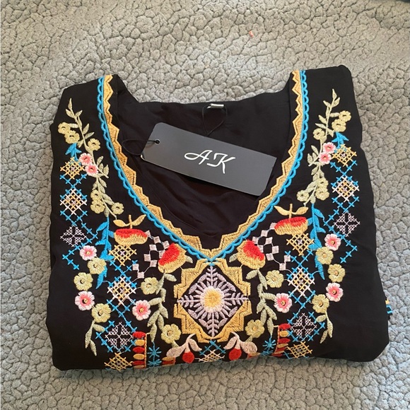 AK. Embroidery V-neck Blouse - Picture 9 of 10